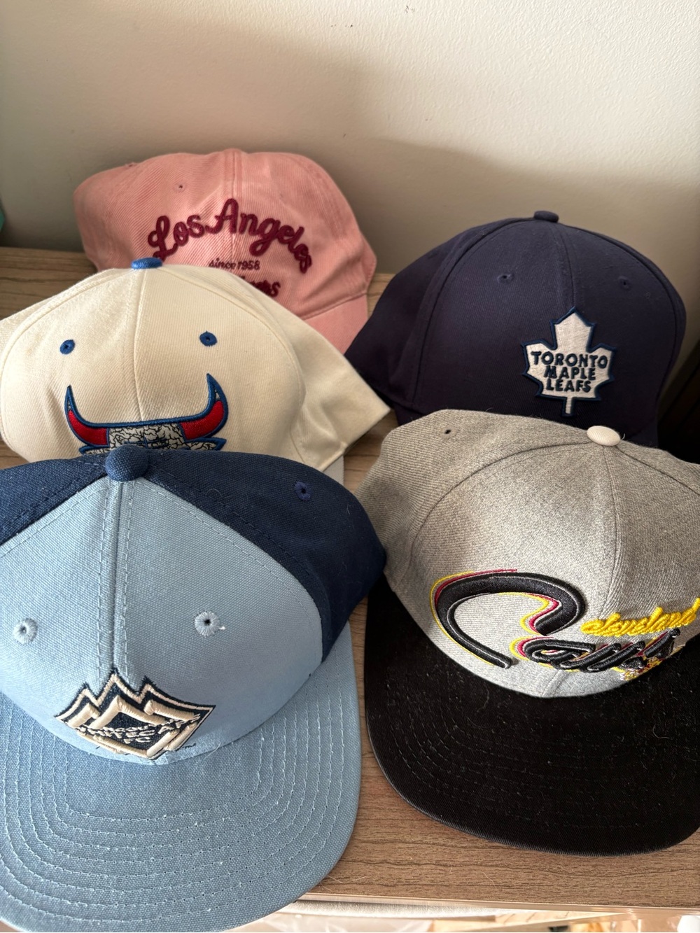 5 Snap back lot sale baseball hat Bulls Maple leafs Soccer etc